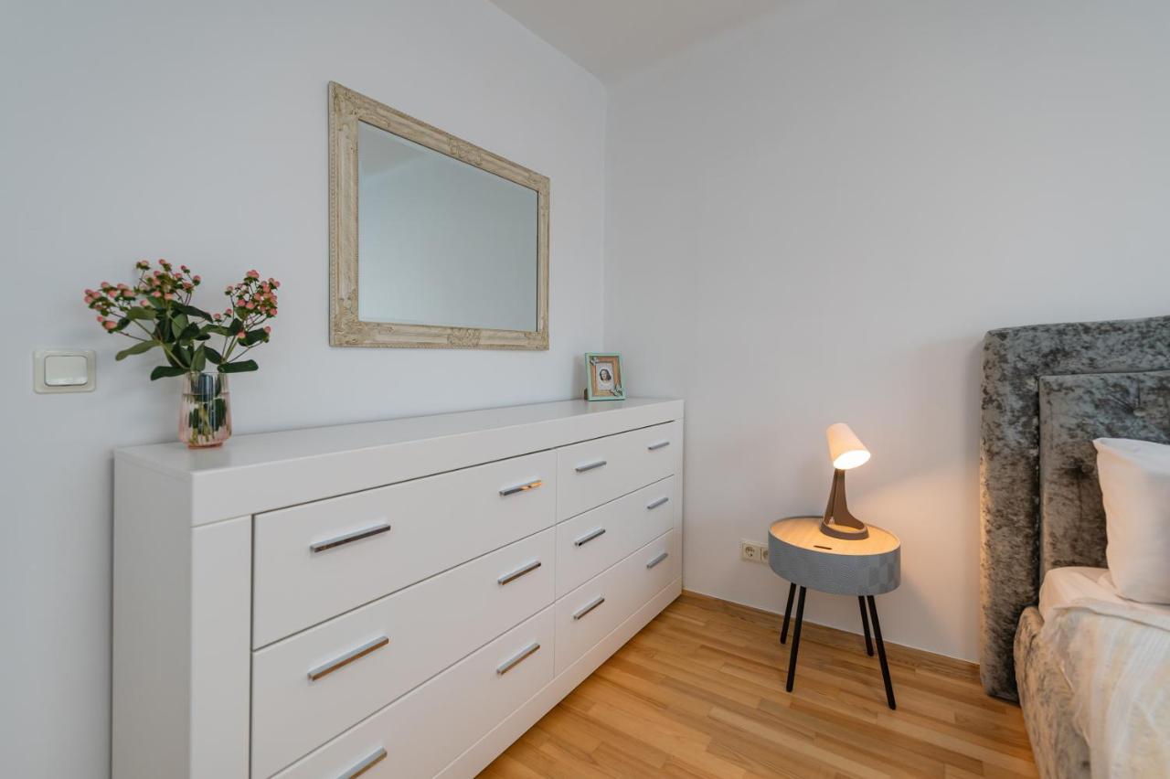 Family 1 Bd Old Town Apartment By Hostlovers Kaunas Kültér fotó
